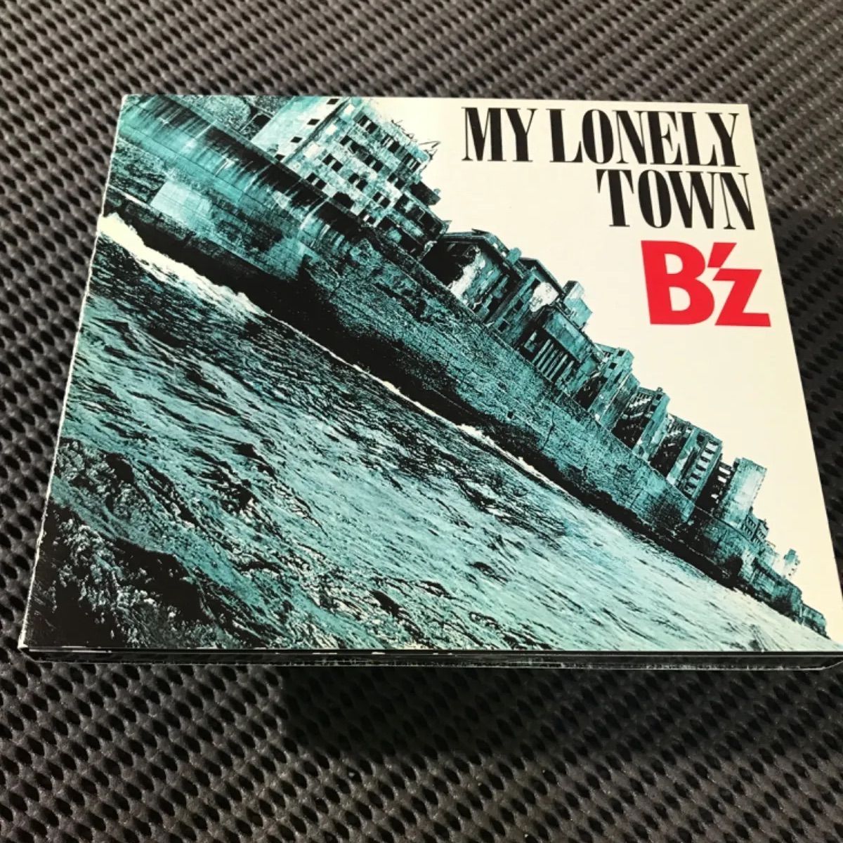 MY LONELY TOWN B'z 初回限定版　新品　未開封 Amazon.co.jp: MY LONELY TOWN(初回限定盤)(DVD付): ミュージック