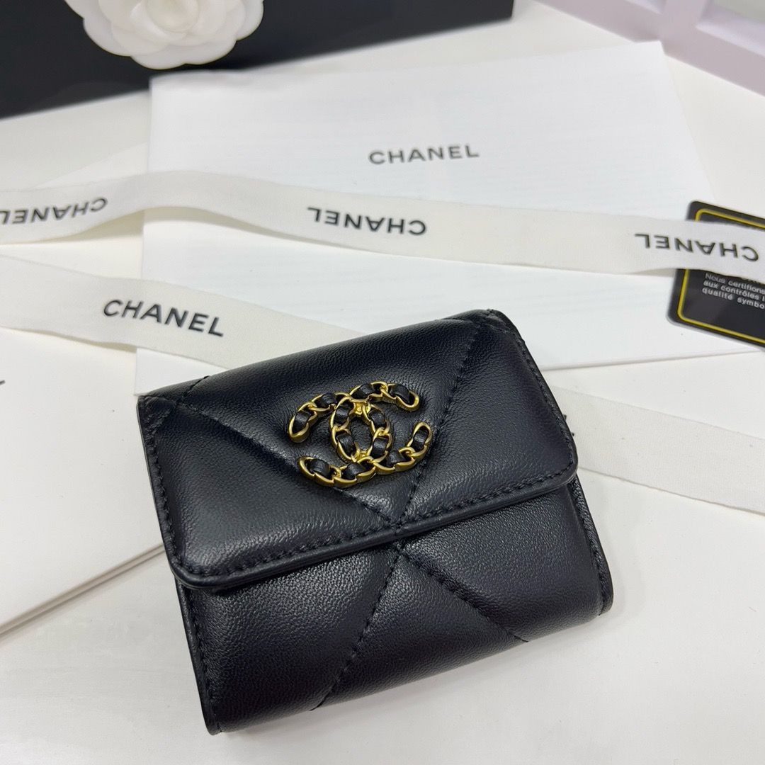 CHANEL シャネル　19 ディズヌフ　三つ折り　財布