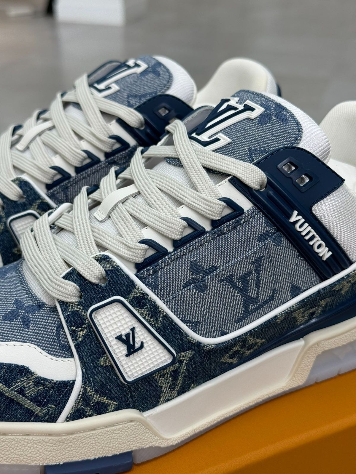Vuitton トレーナー-ブルーデニム