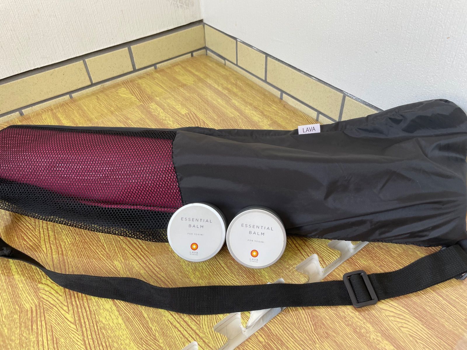 【新品】LAVAマット、ケース、ラグ2、エッセンシャルバーム　5点セット 美品❗️ LAVA ヨガマット & ESSENTIAL BALM 2個 🉐セット 収納
