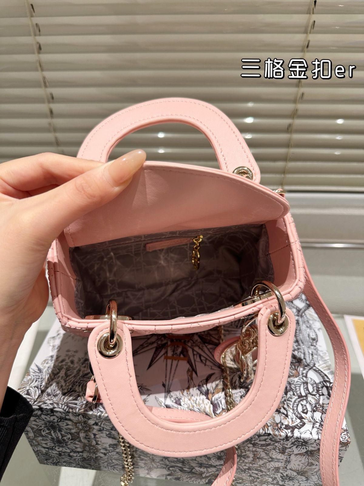 (*)様 T181★ Dior　バッグ　ラムスキン 今日特価】Dior Lady Dior Lambskin Bag with Foldable Gift Box