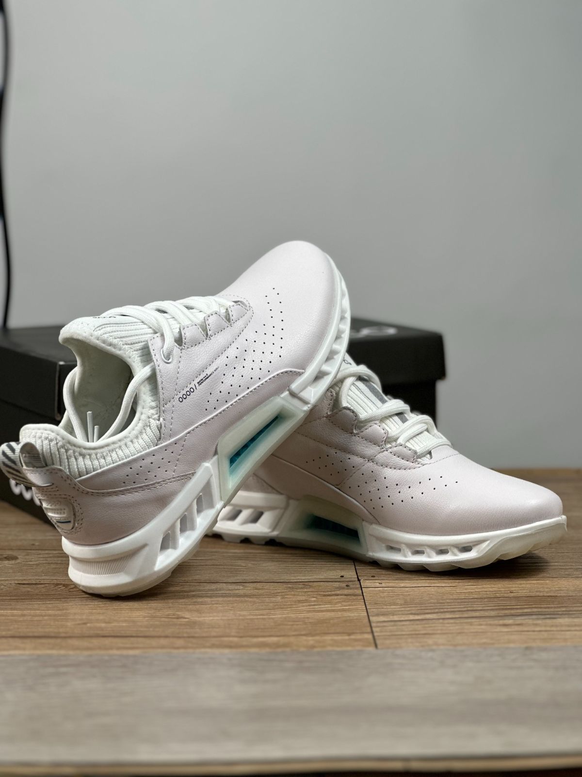 美品 ECCＯ シューズ golfゴルフシューズ レディース スニーカー箱付 