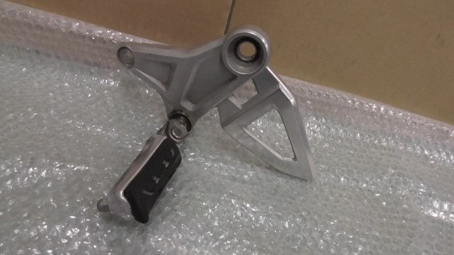 CB250R MC52 ステップ左 中古品 - メルカリ