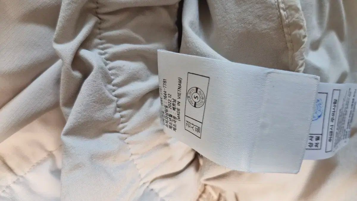 ウィンドブレーカー フード