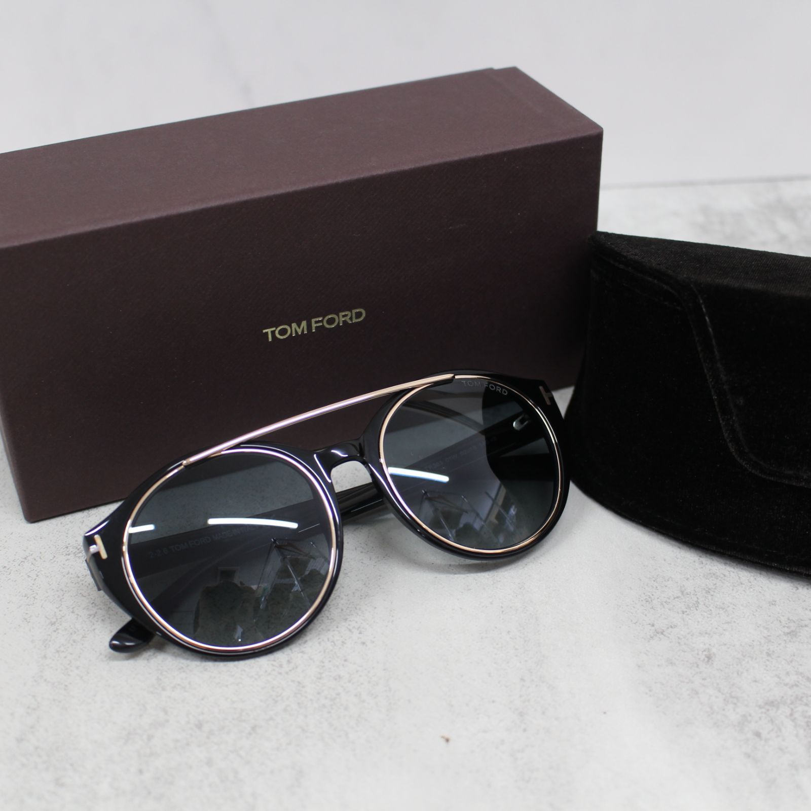 S043)【美品】TOMFORD/トムフォード サングラス Joan TF383 01W 52□19 