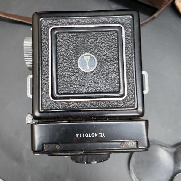 【店内全品送料無料】 K226 ヤシカ YASHICA Yashica-E FLASH 15 VOLT B-C TYPE フラッシュガン内臓ＡＥ二眼 現状品 動作未 フィルムカメラ MAX90％オフ。