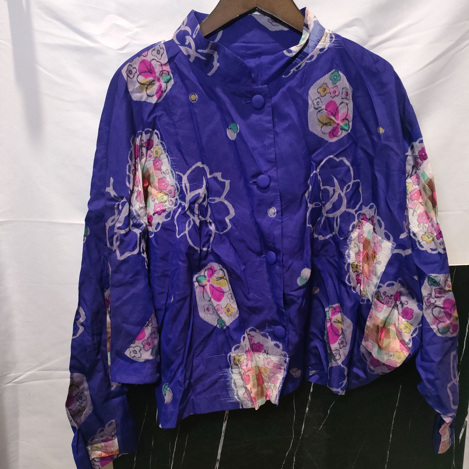 18【リメイク】和柄 古布 長袖 シャツ トップス くるみボタン 