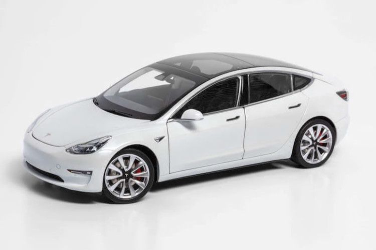 テスラ特注 1/18 テスラ モデル3 ホワイト Tesla Model 3 開閉 ダイキャストモデル - メルカリ