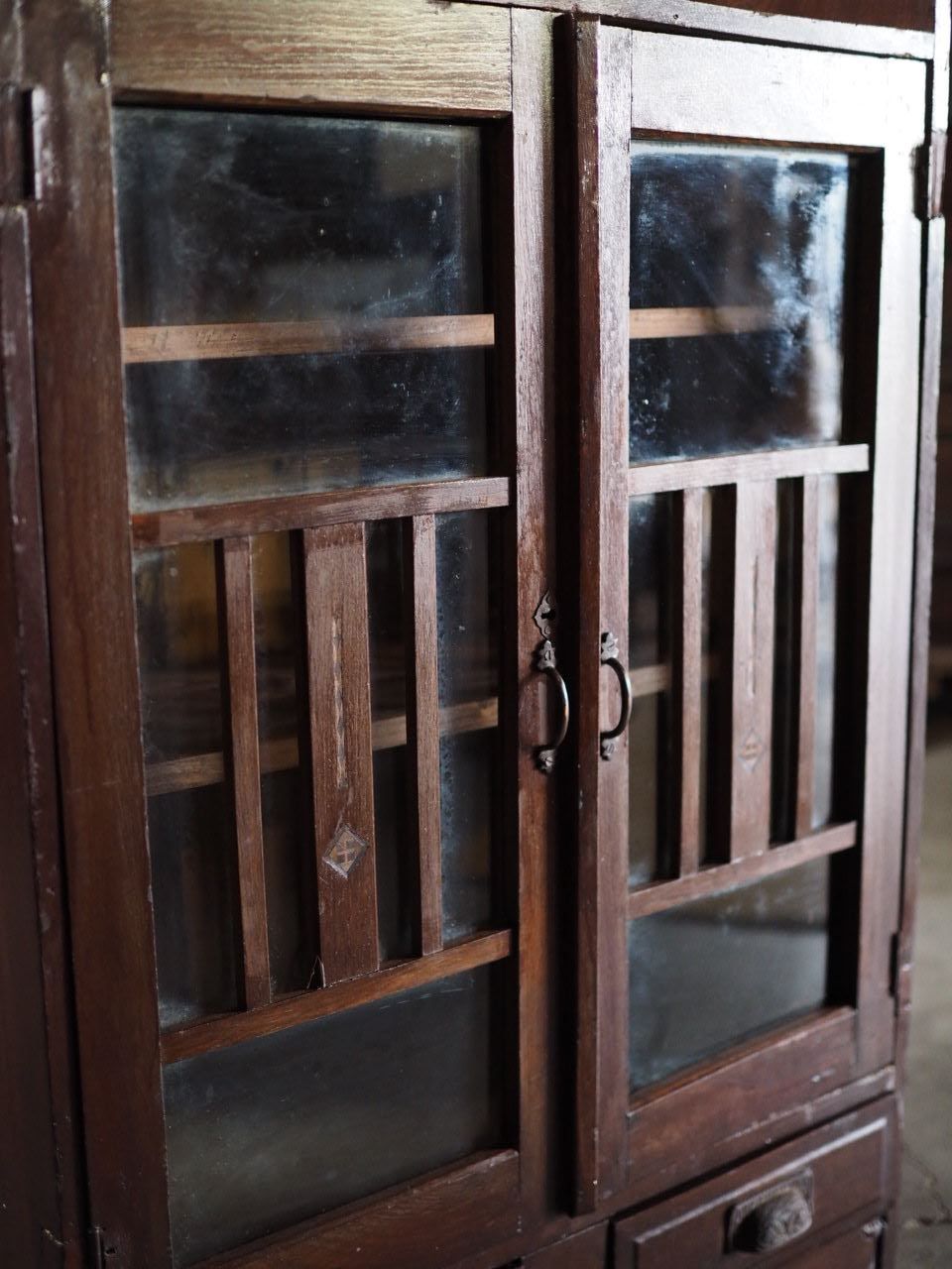 昭和初期の小型ガラスキャビネット古録展 品番S10801