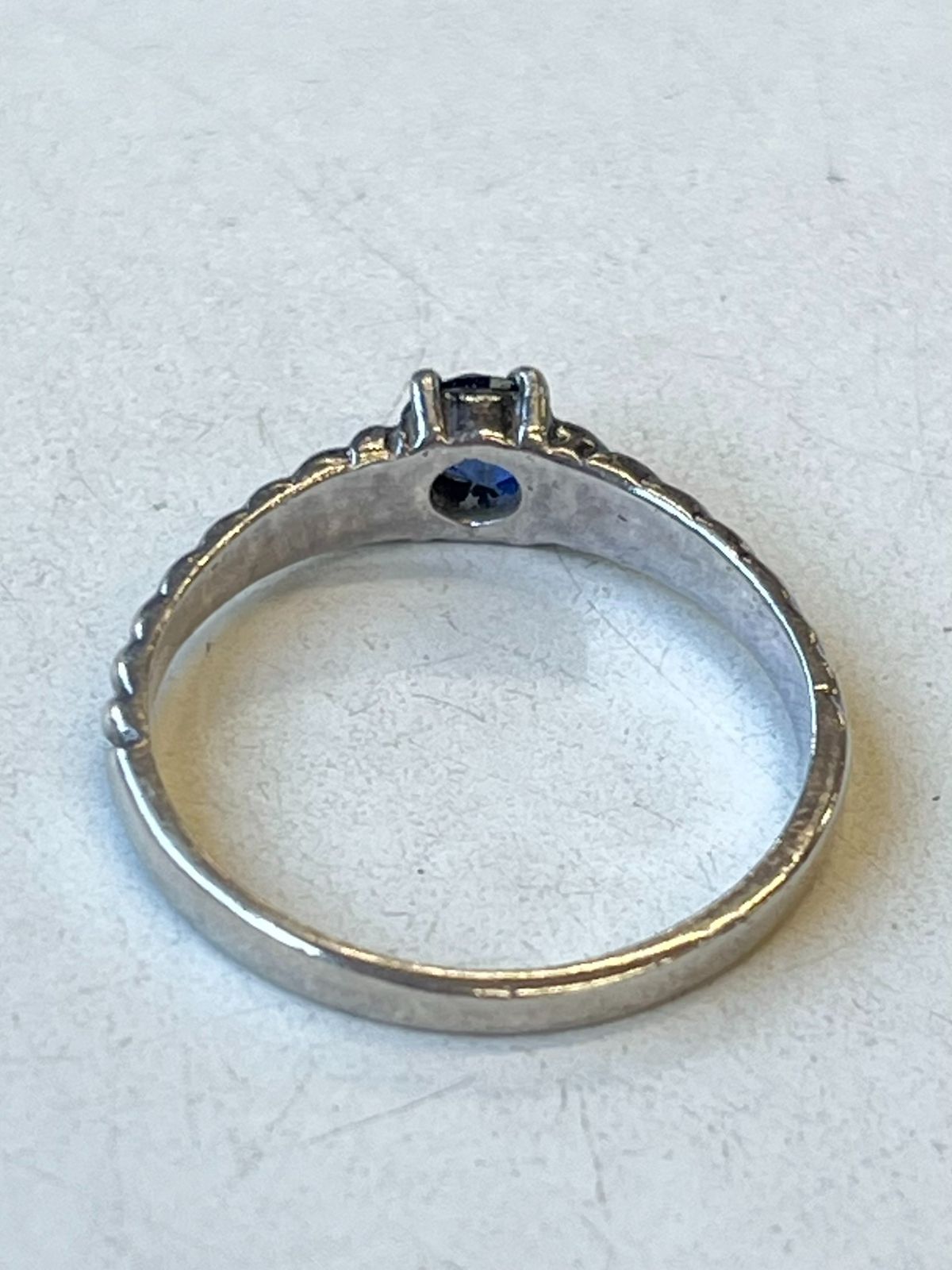 【レトロ品】サファイア？ SILVER刻印 リング B-421 SILVER 925刻印 サファイア 指輪 リング 10号 シルバー