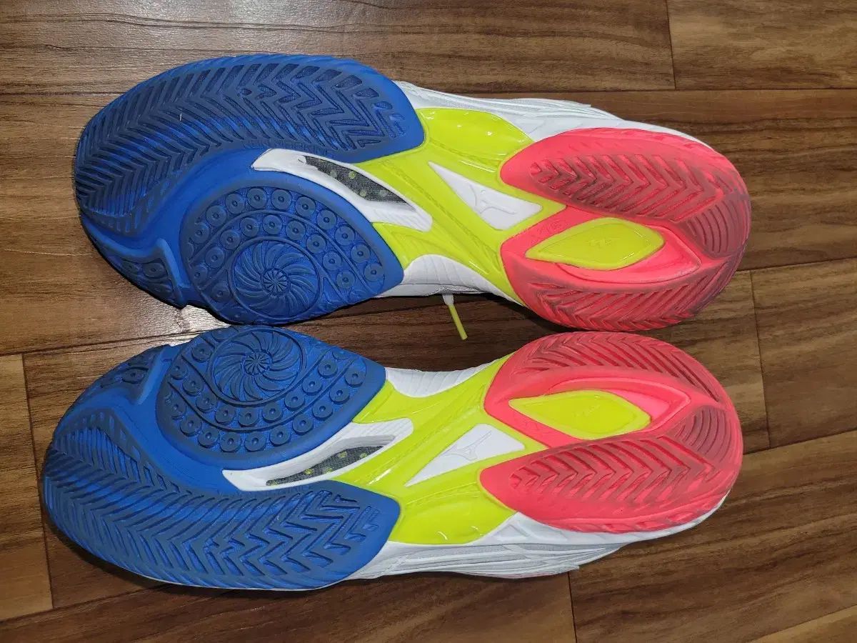 2 バドミントンシューズ