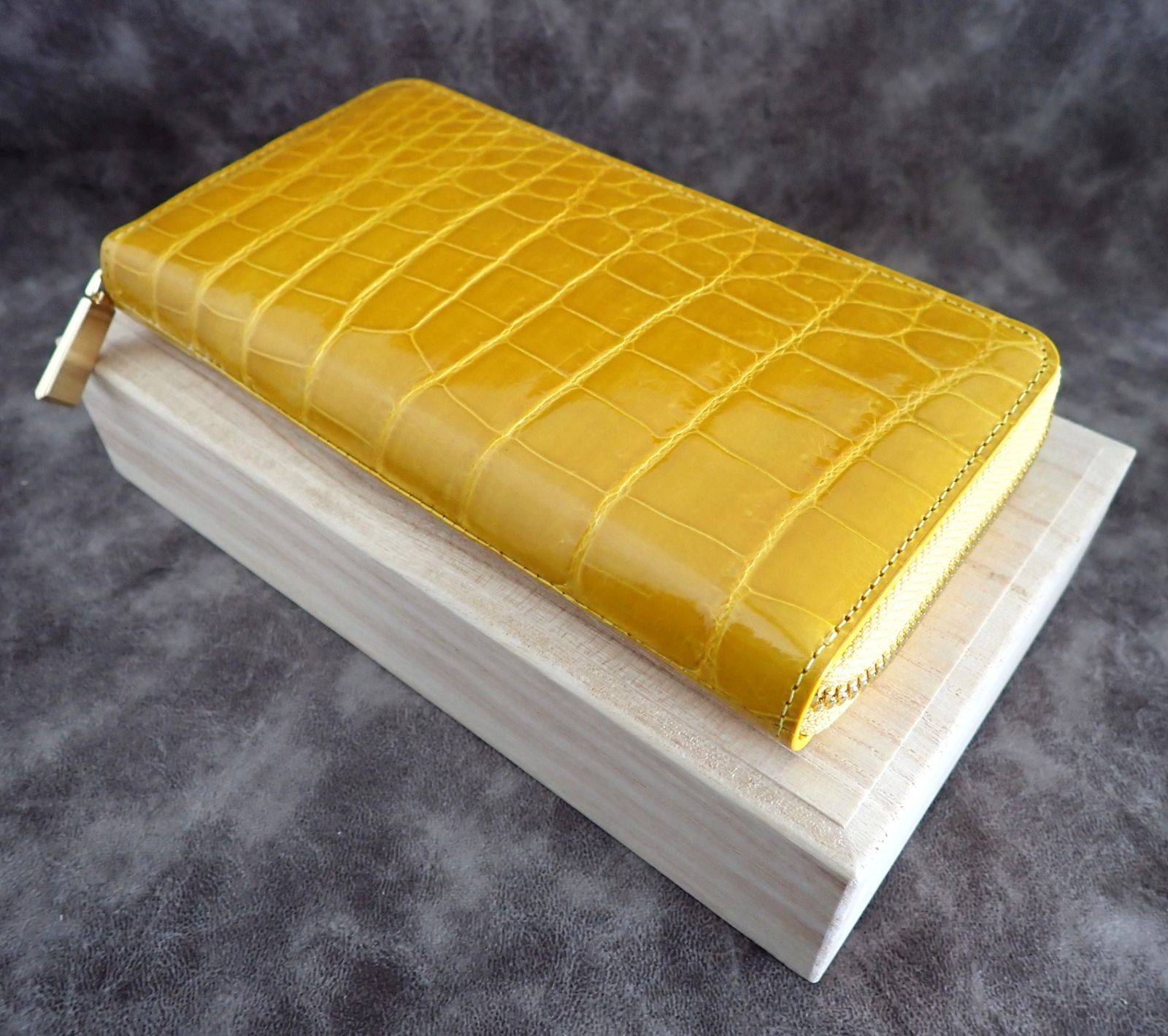 ✨美品✨ルブタン 長財布 パネトーネ グラデーションスタッズ ラウンド