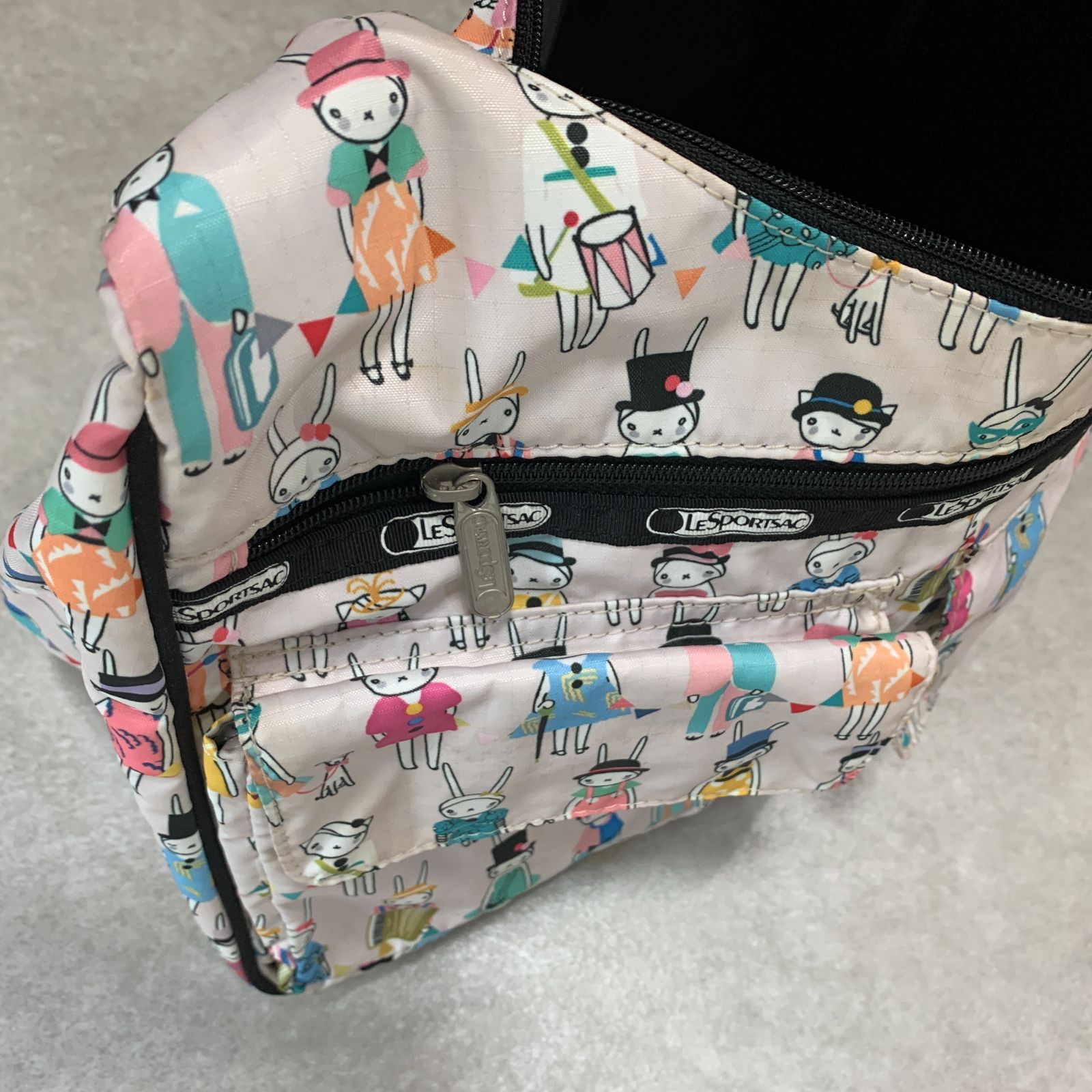 美品　レスポートサック　ショルダーバッグ　フィフィラパン　ウサギ LeSportsac うさぎ柄 レスポートサック ショルダーバッグ