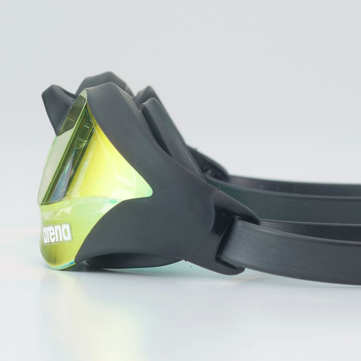 スイミングゴーグル