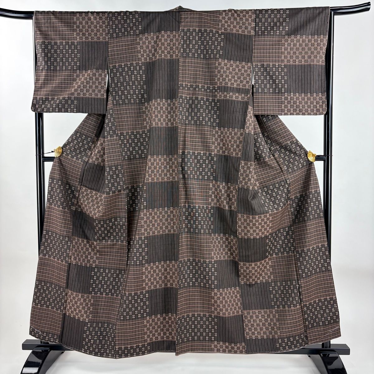 紬 身丈157.5cm 裄丈64cm M 袷 縞 幾何学 焦茶色 正絹 名品