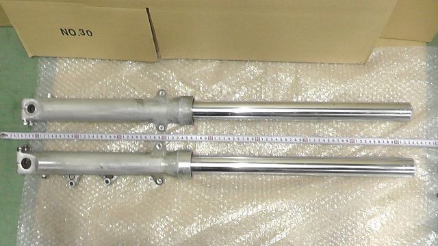 V-TWIN マグナ MC29-1016xxx の フロントフォーク 点錆 1749169335