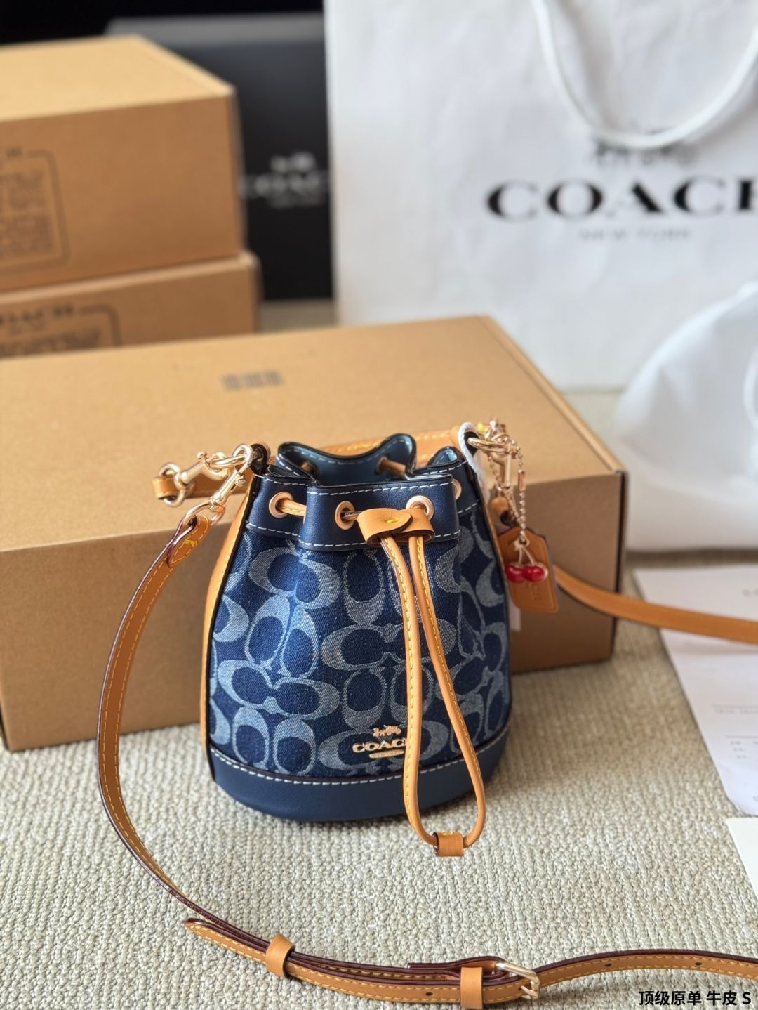 COACH デンプシー ミニバケットバッグ ? 14×16.5×9cm [本日特価