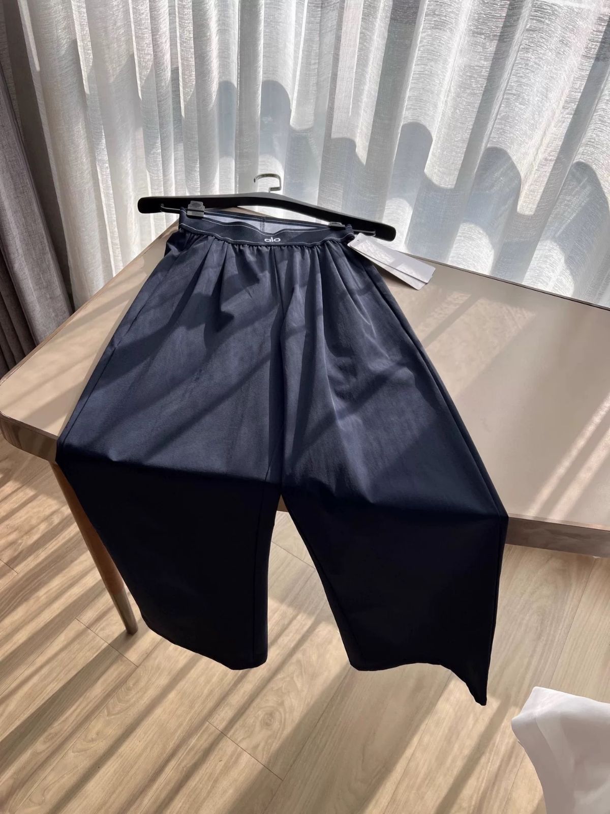 Alo Yoga パンツ ボトム トラウザー アローヨガ ゆったり ワイド