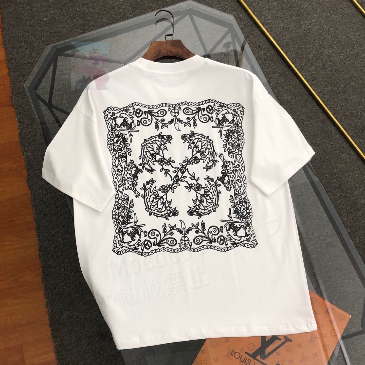 OFF White ストリートクールアルファベットロゴプリント半袖Tシャツ男女同型 白