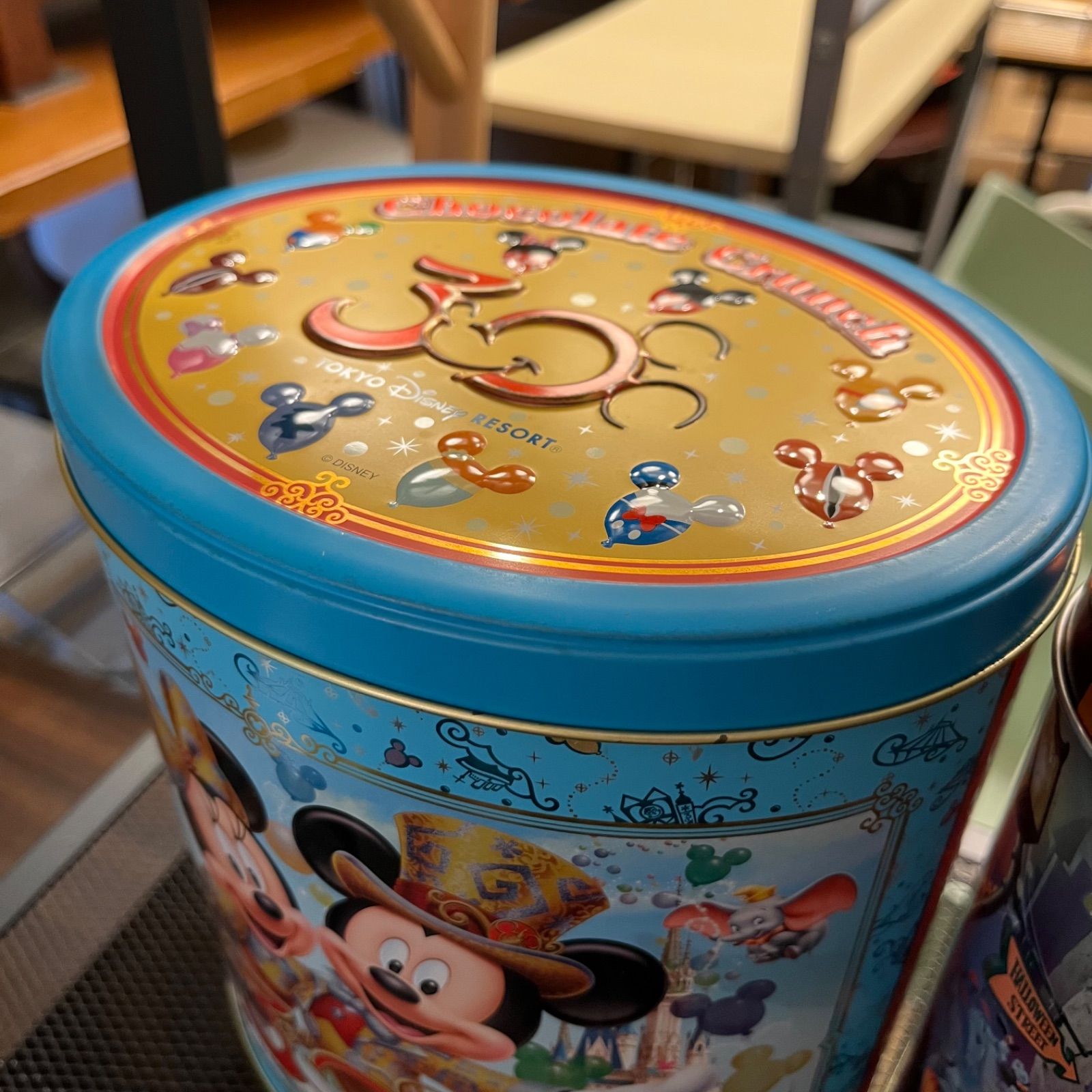 ディズニー　ハロウィン　缶 ディズニー 30周年チョコレートクランチ缶 ハロウィン缶