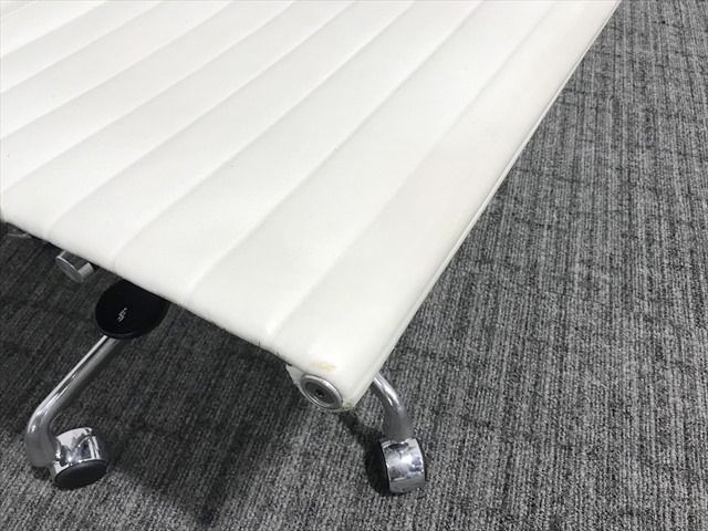 イームズアルミナム