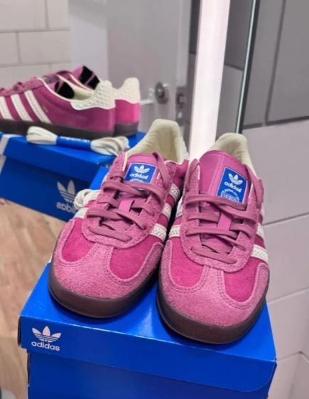 値下げします 新品 Adidas Gazelle Indoor トレーナー スポーツシューズ ピンク・クラウド・ホワイト iF1809