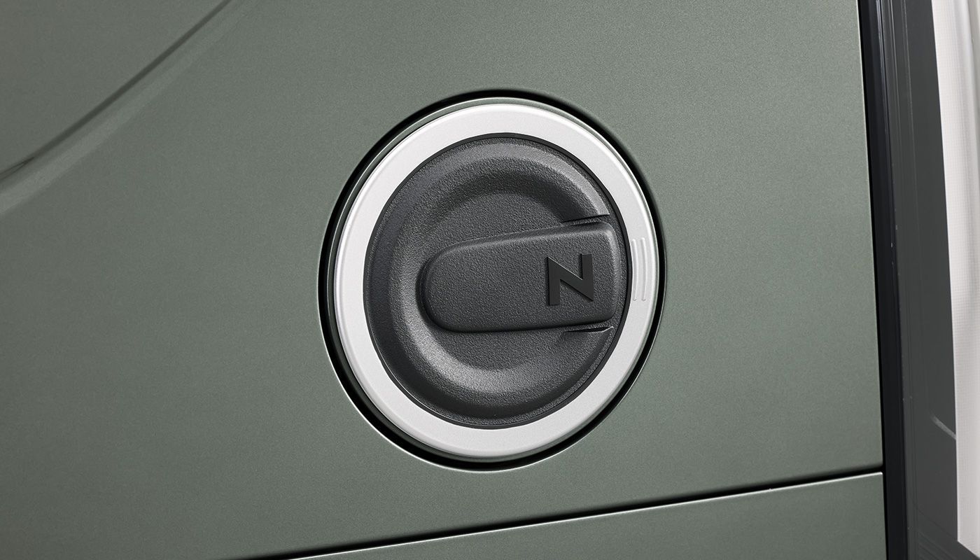 【Honda純正】N-BOX　フューエルリッドガーニッシュ
