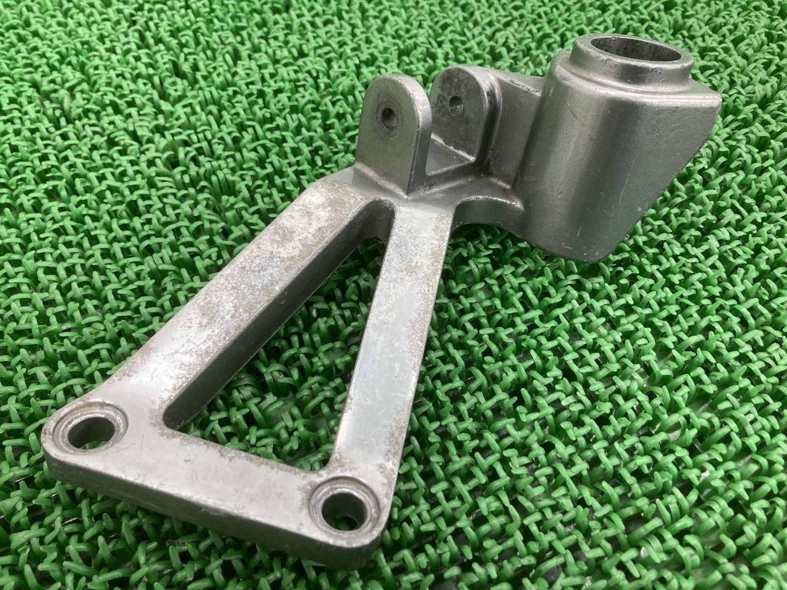 昌 ZX-9R タンデムステップホルダー 右 35011-1668 カワサキ 純正 バイク