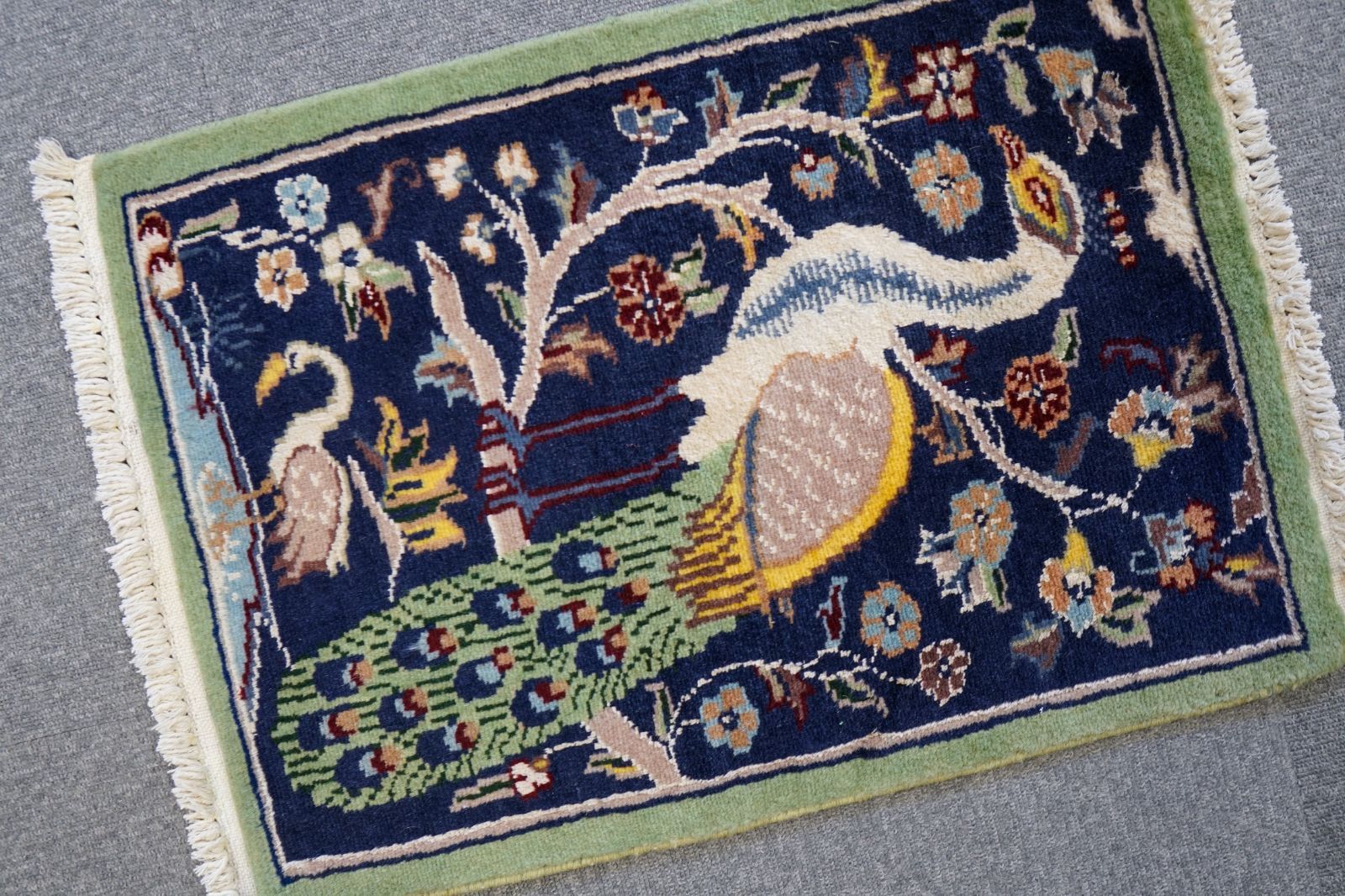 パキスタン 62×44cm【パキスタン手織り絨毯】ウール とシルク ペルシャ