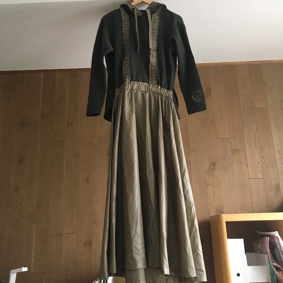 極美品 インゲボルグ(INGEBORG) フリル使いフーディワンピース 定価49,500