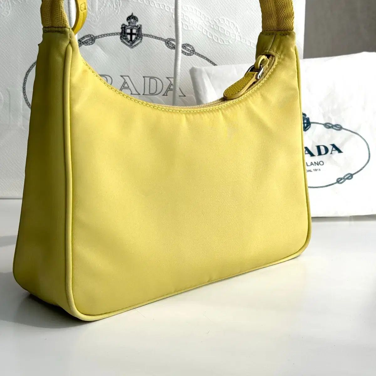 ほぼ新品 } PRADA(プラダ) Re-Edition リエディション Re-Nylon 2000  