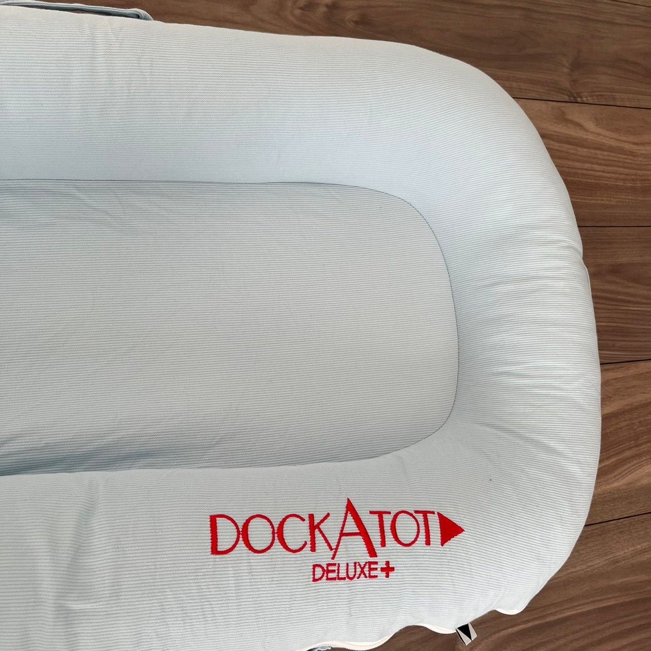 直売直送 【美品】ドッカトットデラックスプラスDOCKATOT Delux +