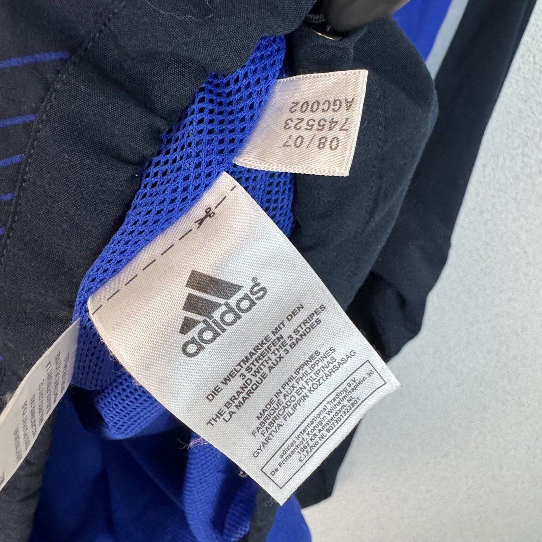 スリーストライプス