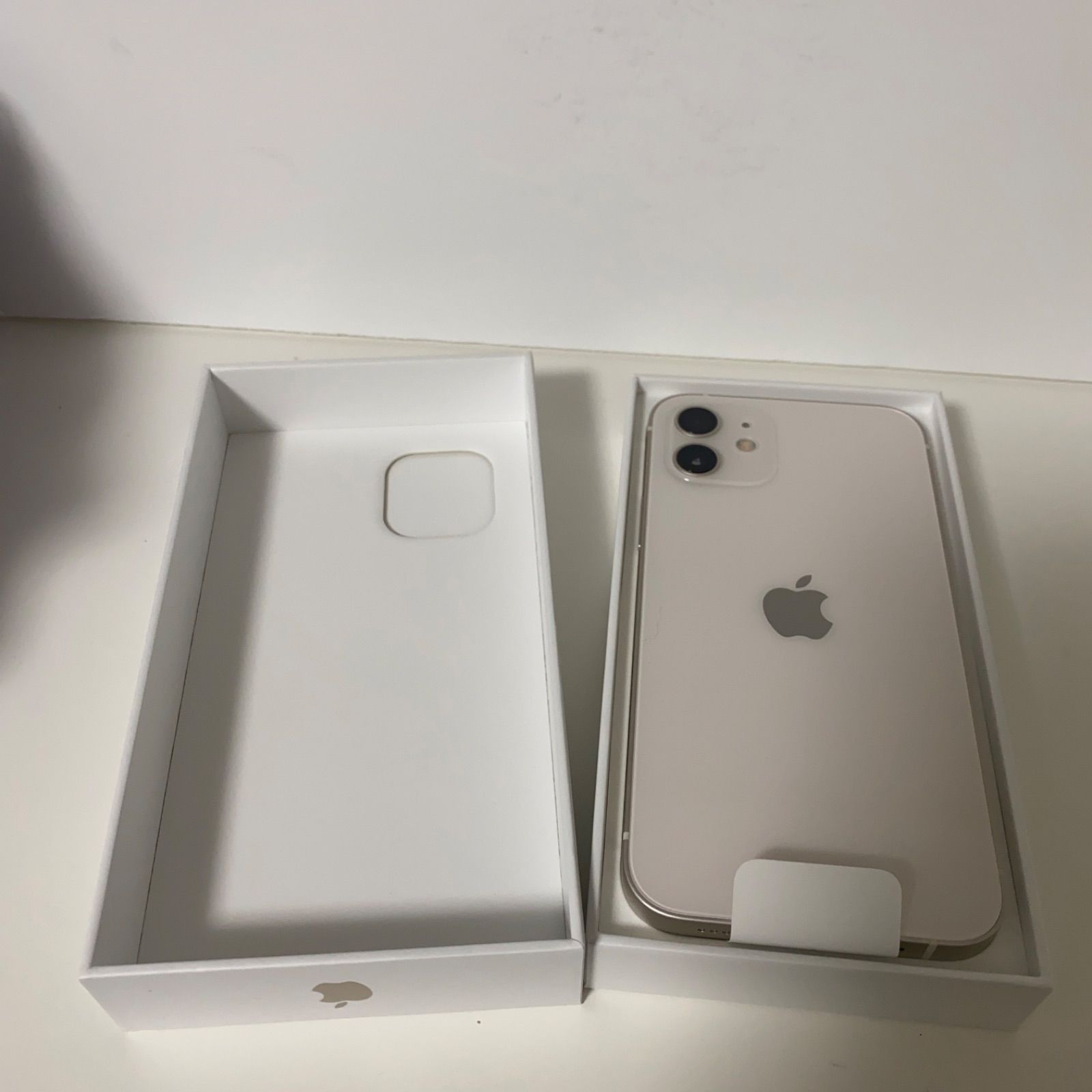 新品、残債無、iPhone 12 White 64GB 本体、SIMフリー、白