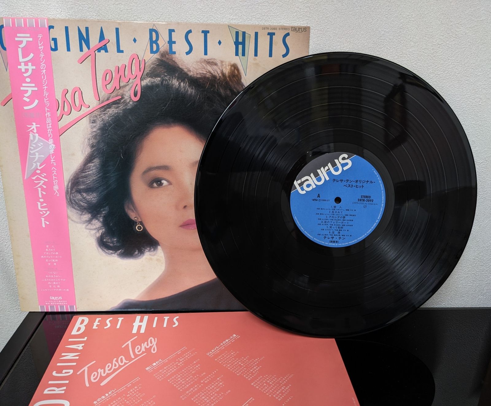 テレサ・テン（鄧麗君）ベスト・アルバム アナログ盤 LP レコード テレサ・テン（鄧麗君）ベスト・アルバム アナログ盤 LP レコード