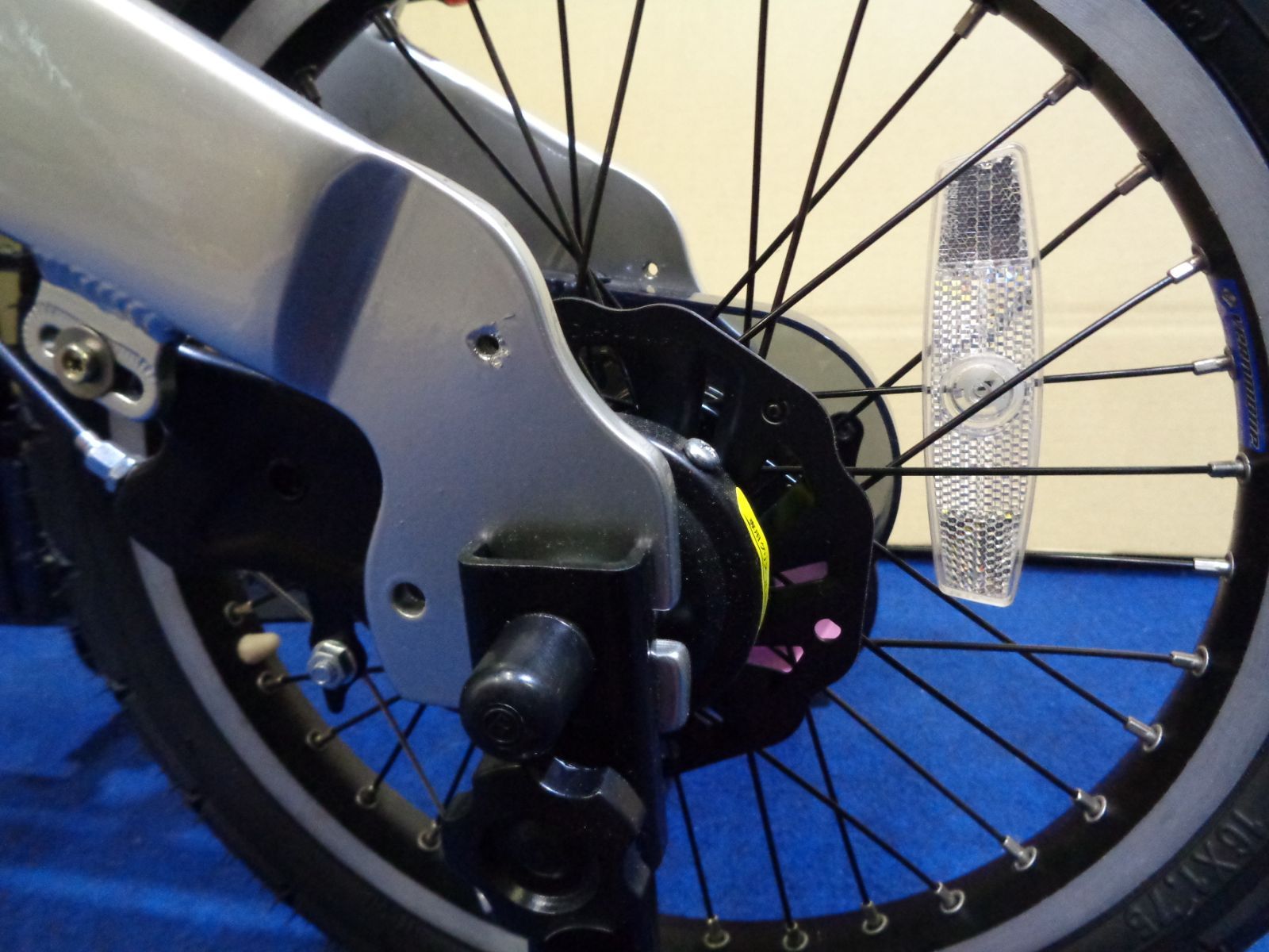 心地良い アウトレット Mercedes-Benz メルセデス ベンツ 16インチ キッズバイク 16型子供用自転車 ライトピンク 組立済みお届け 北海道 沖縄 離島配送不可 MB-16-PK-00643 丈夫