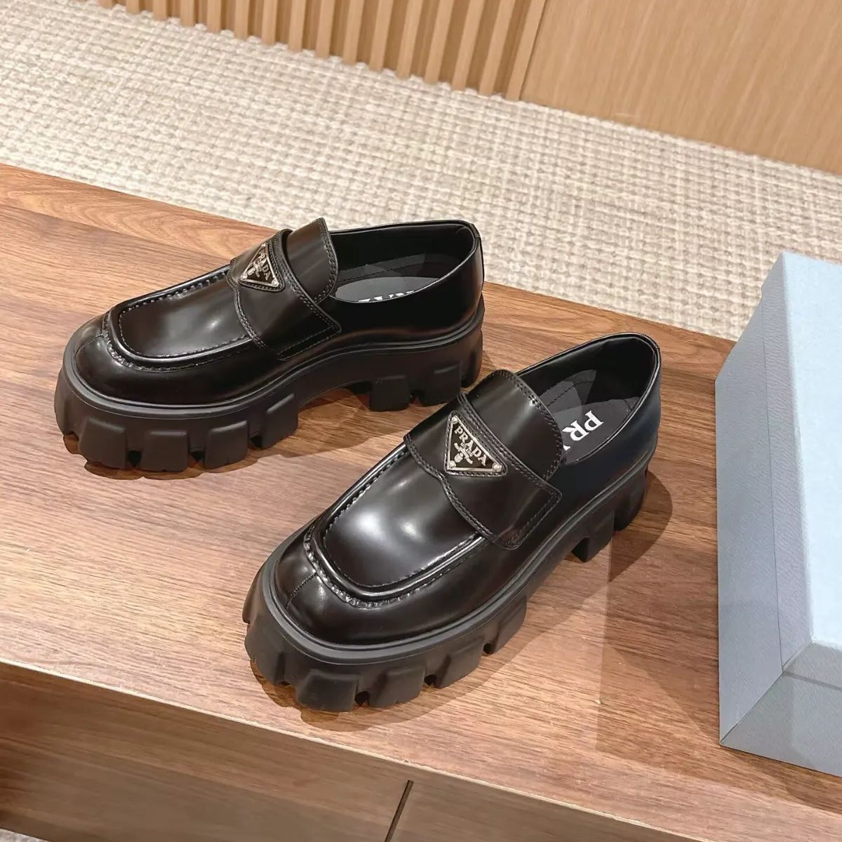 PRADA モノリス ブラッシュドレザー ローファー 38