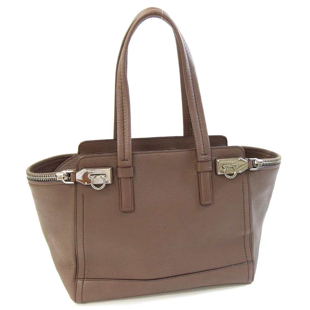 ✨極美品✨☘️フェラガモ☘️✨トートバッグ✨肩掛け✨アリアナ✨ガンチーニ✨シボ革✨ 超美品 フェラガモ 現行販売商品 アリアナ ガンチーニ 21 D698