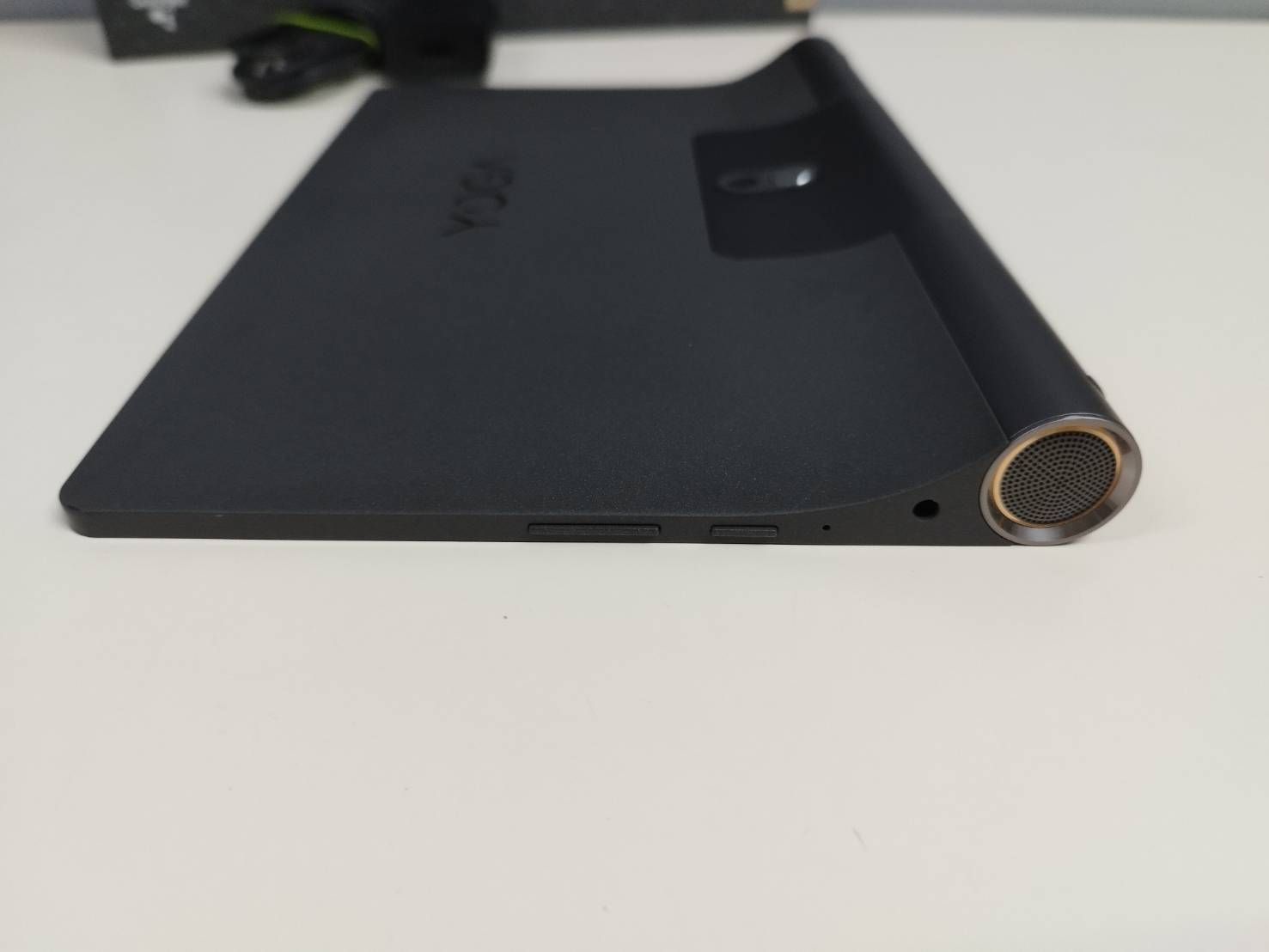 良品】Lenovo Yoga Smart Tab/64GB/タブレット/Android〈Model