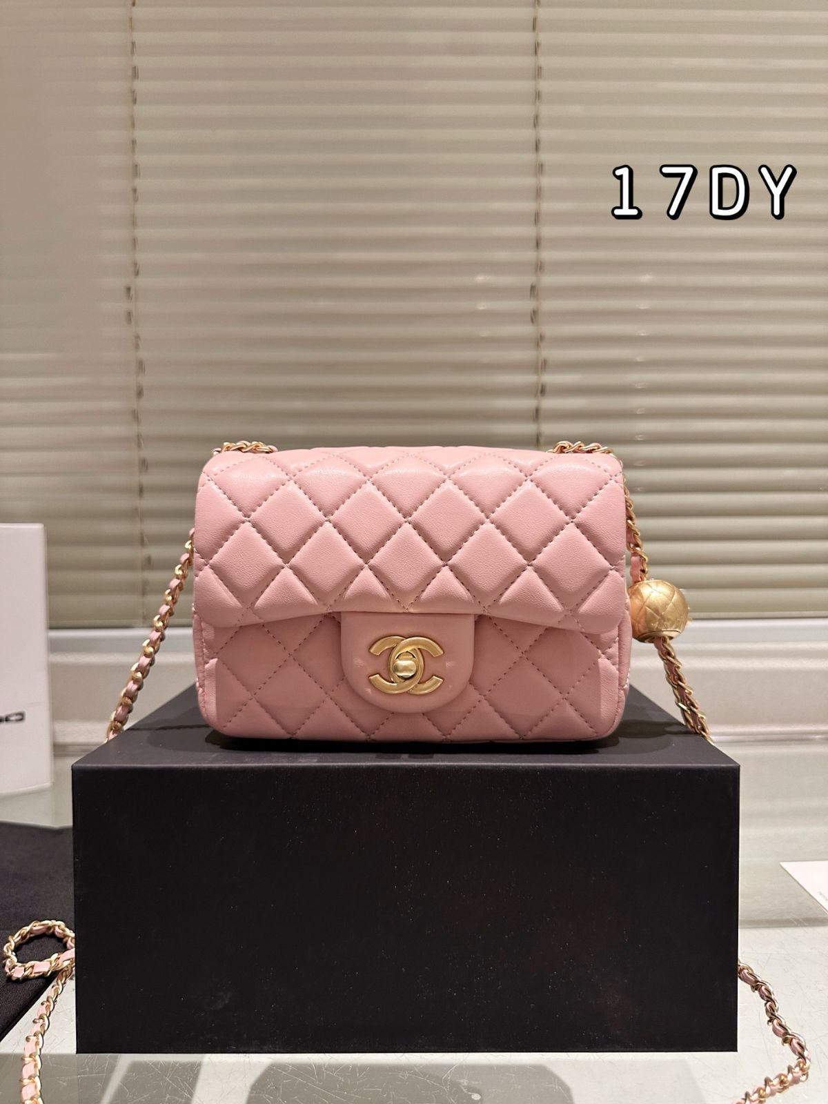 CHANEL ゴールドボール スクエアミニバッグ - ラムスキン 17cm | -WTO輸入1
