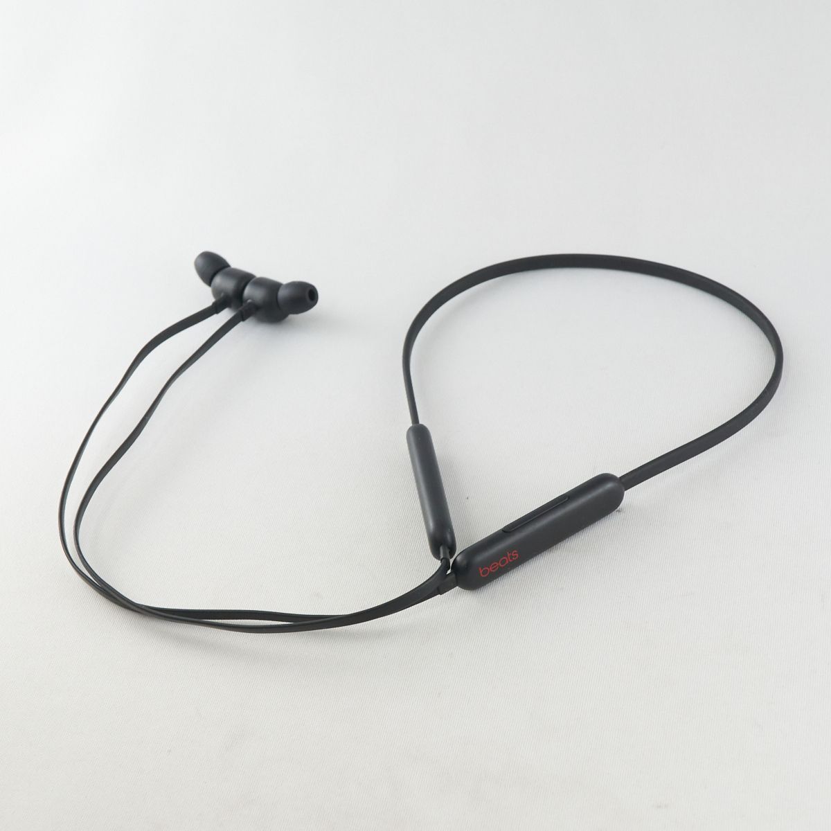 Beats Flex Bluetoothイヤフォン ブラック MYMC2PAA beats flex