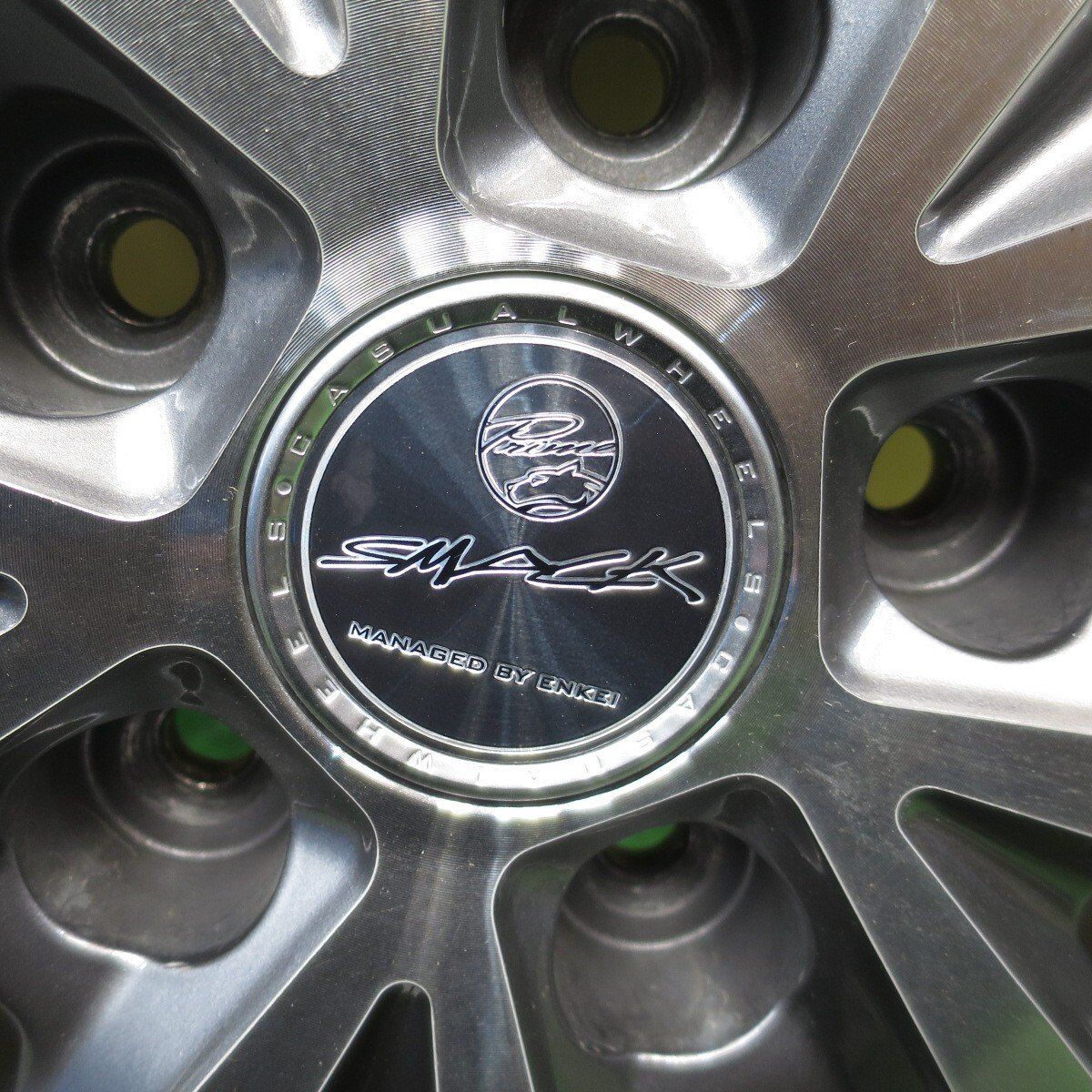 バリ溝!キレイ!9.5分以上☆スタッドレス 215/55R17 ダンロップ バリ溝!キレイ!9.5分以上☆スタッドレス 215/55R17 ダンロップ
