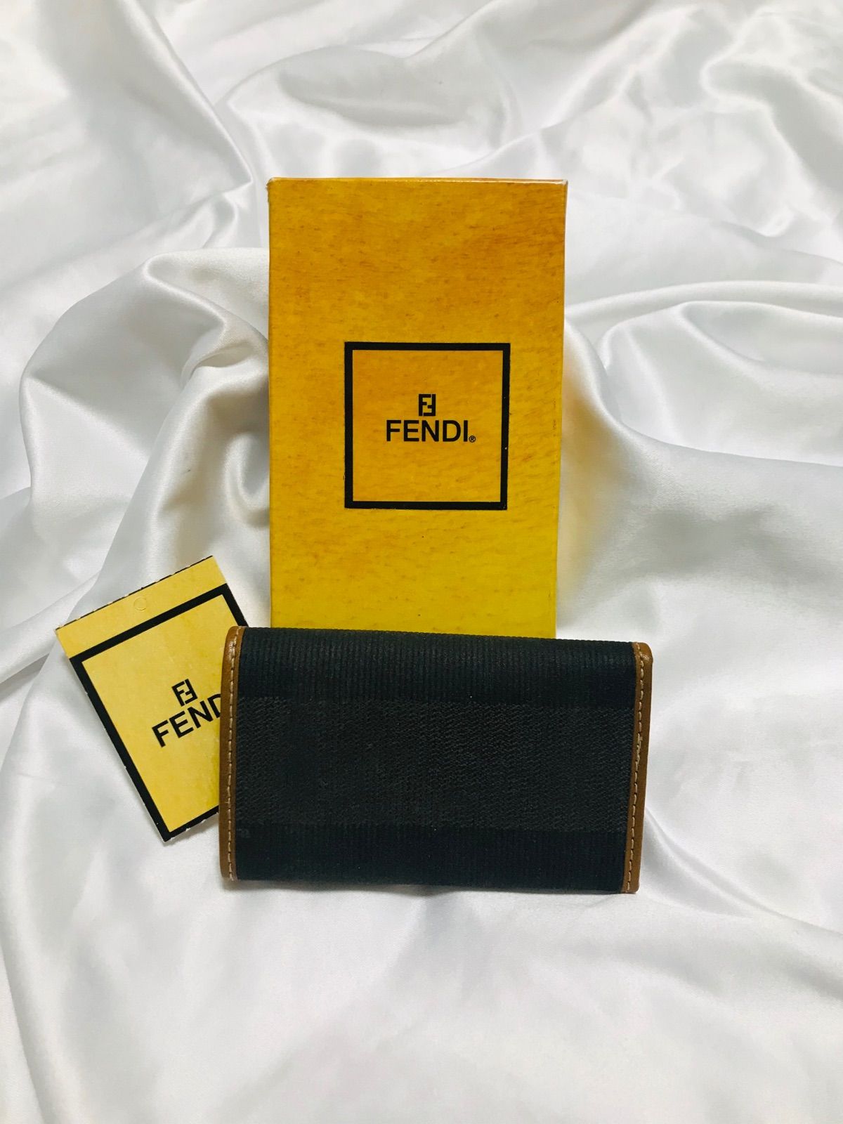 FENDI フェンディ キーケース 6連 ペカン ブランドロゴ エンボス