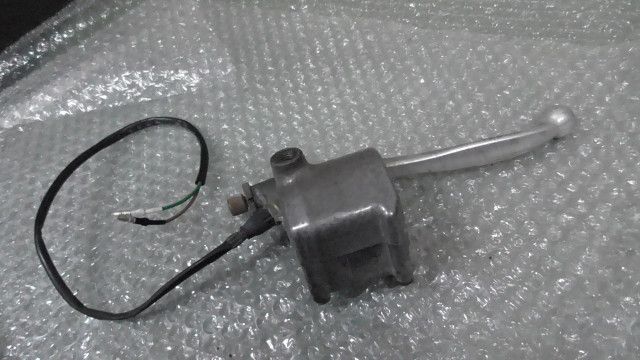 YB-1 FOUR　UA05J　の　ブレーキレバーホルダー　M8　右:#1741145799
