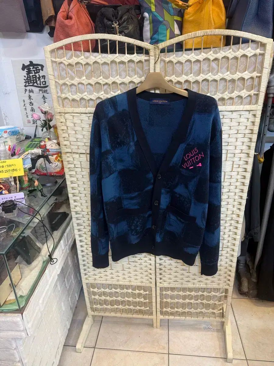 105 正規品 Louis Vuitton(ルイヴィトン) イントラシア クリック カーディガン 出品