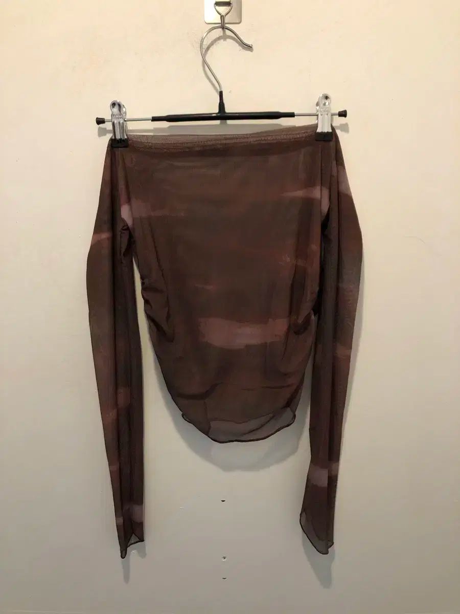 オフショルダー レタリング
