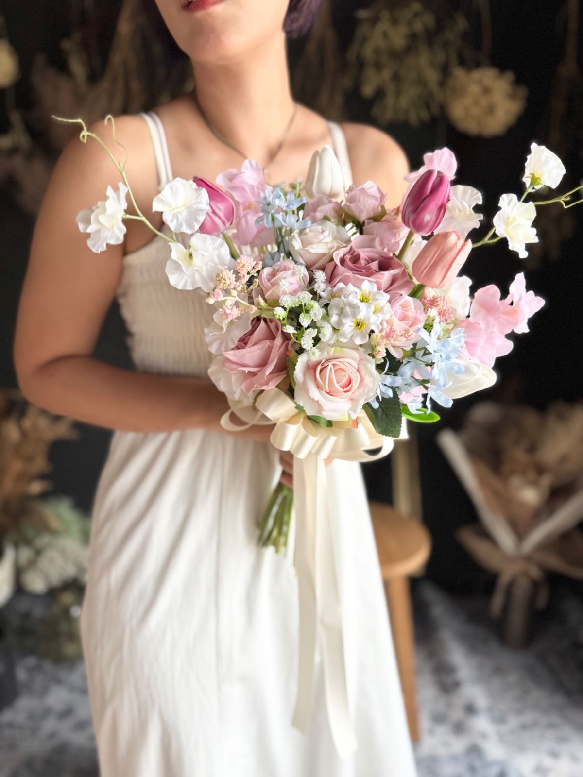 ピンクチューリップ濃淡クラッチブーケ ブートニア