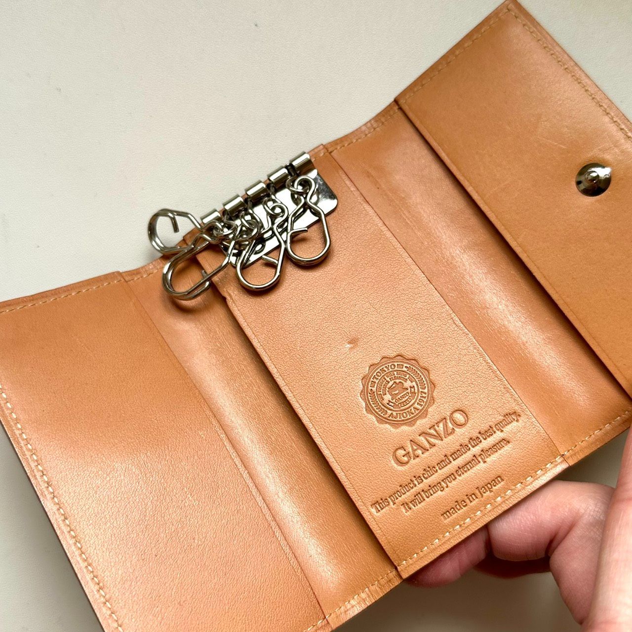 ダークブラウン