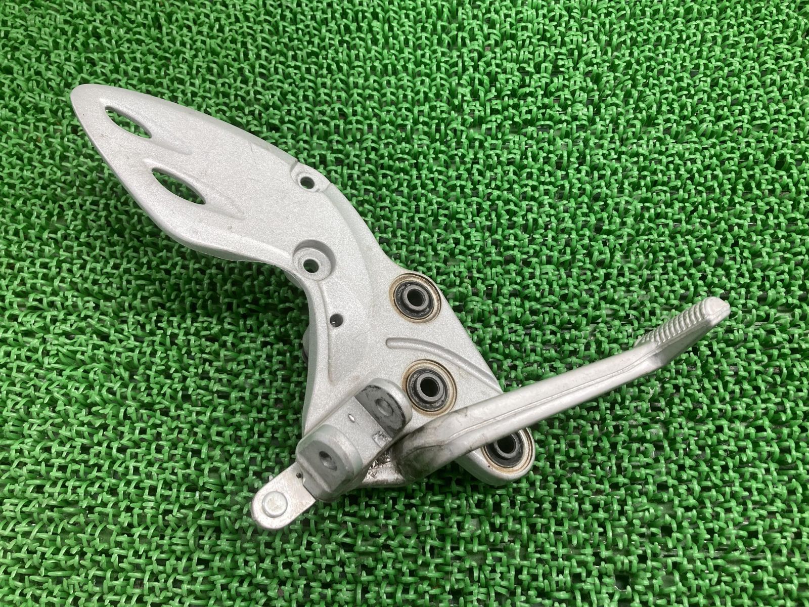 GSX1300Rハヤブサ ステップ 右 15H スズキ 純正 中古 バイク 部品 GX72A ブレーキペダル 曲がり無し 品薄 希少品 車検 Genuine