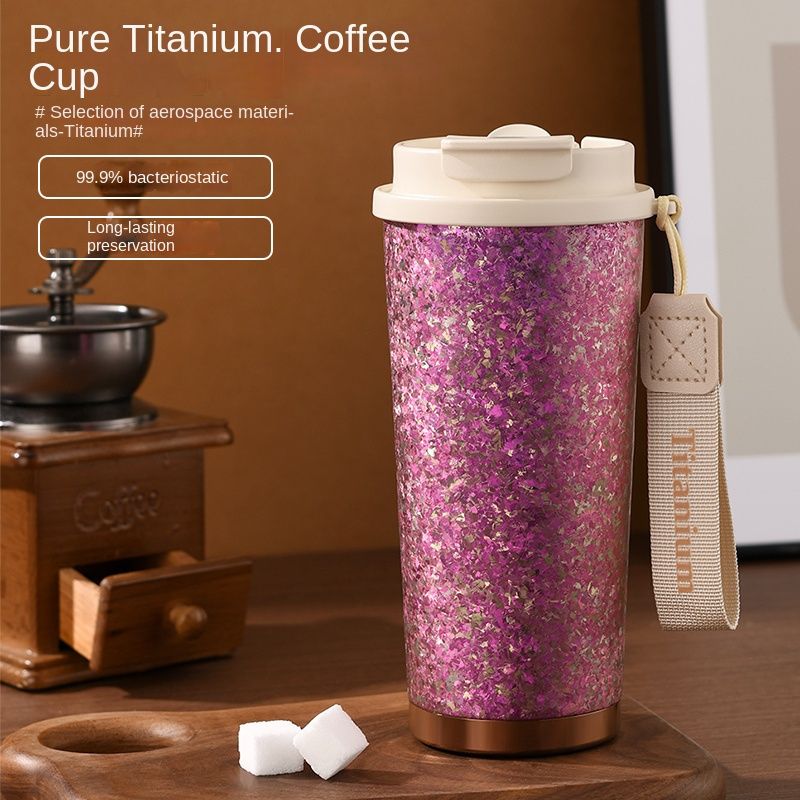 二重壁純チタン製コーヒーマグカップ 500ml - 再利用 リサイクル な多目的カップ 二重飲み口 洗濯機洗い 99.6% 抗菌素材 男性と女性に適した機能